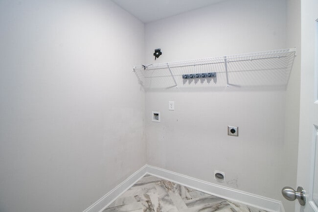 Building Photo - 433 Pomeroy Dr