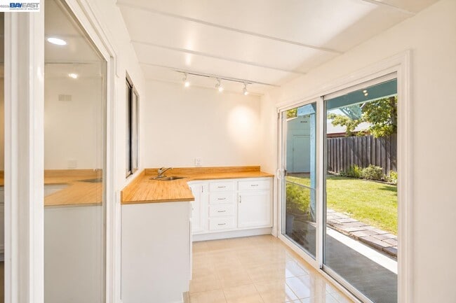 Building Photo - 9699 Rudway Ct