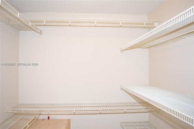 Building Photo - 9 NE 19th Ct