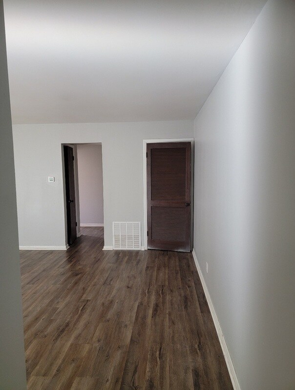 Building Photo - 628 Wooddale Terrace
