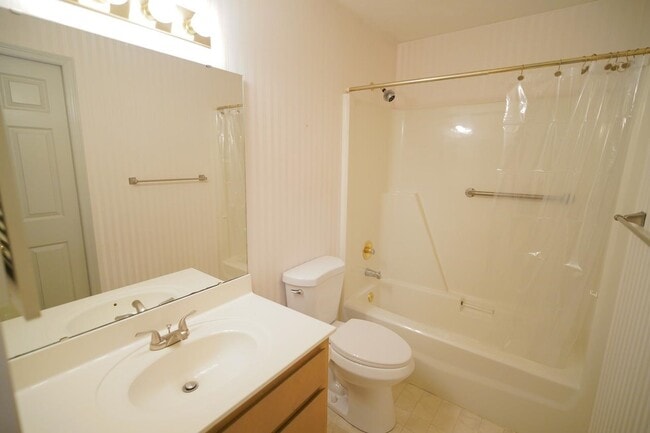 Building Photo - 4424 Stratfordshire Ct