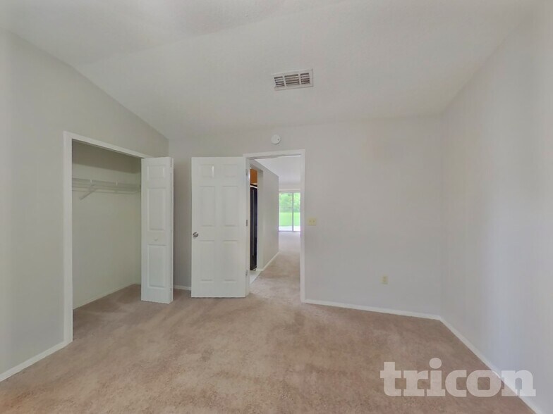 Building Photo - 635 Charles Pinckney St