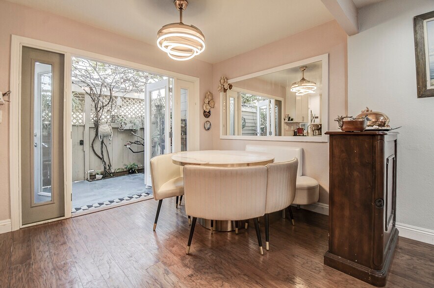 Building Photo - 11 Seamist Ct