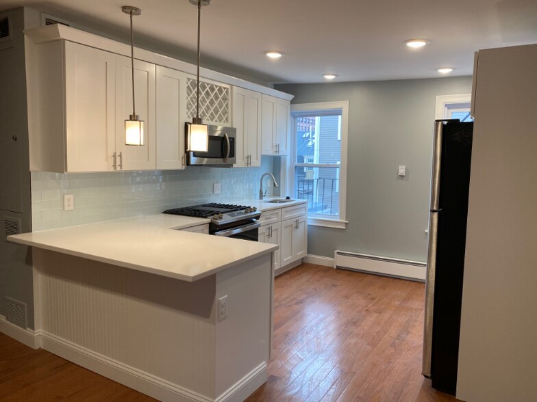 Building Photo - 118 Marginal St