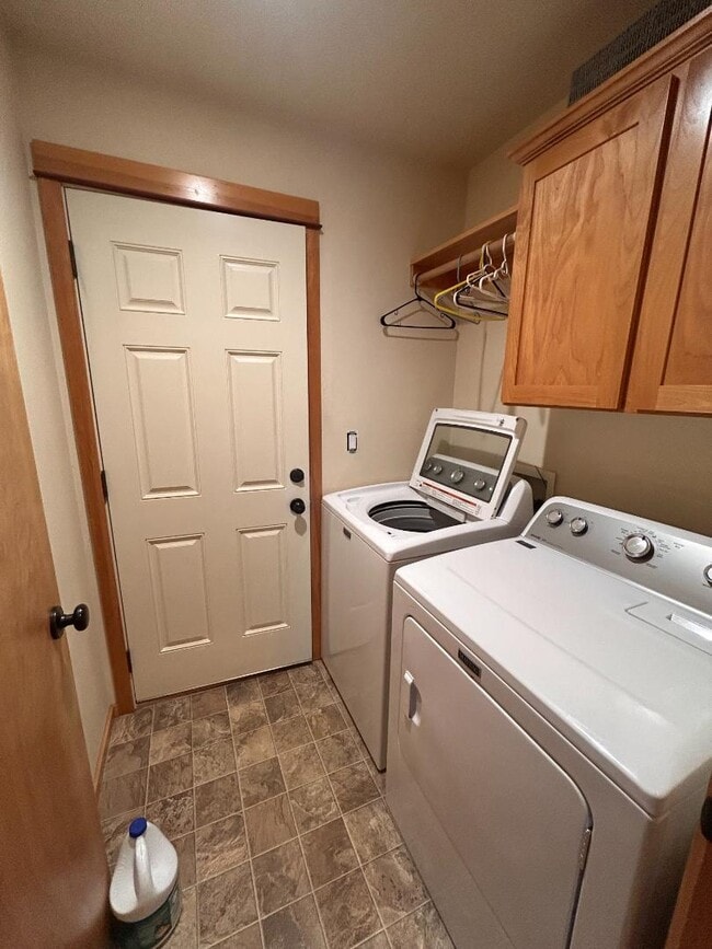 Building Photo - 1033 Crimson Ct