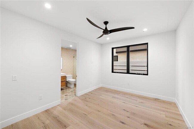 Building Photo - 207 W Avenida San Antonio