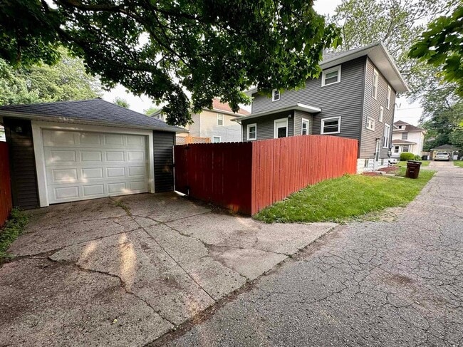 Building Photo - 1308 Leroy St