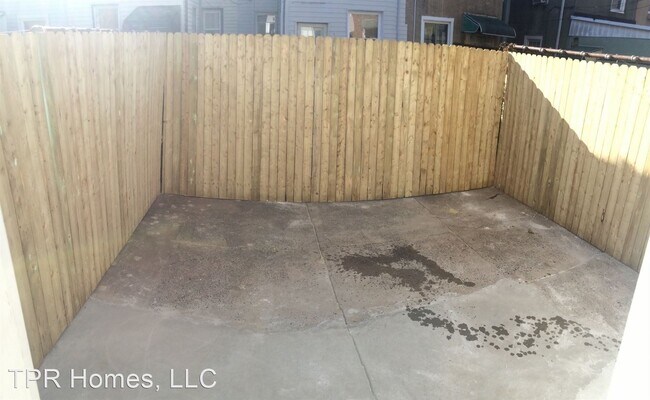 Building Photo - 3 br, 1.5 bath House - 2646 E Mayfield St