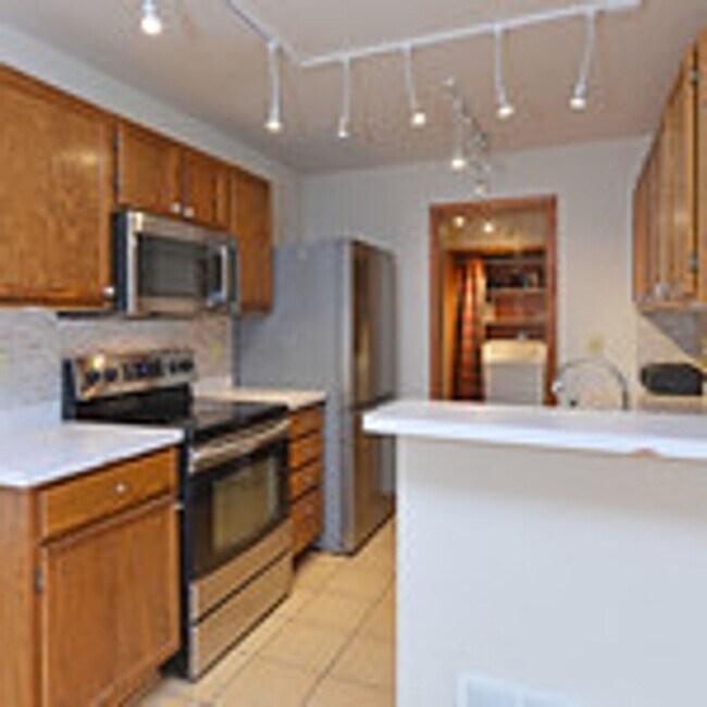 Building Photo - 144 Primrose Ct