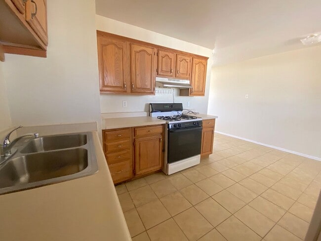 Building Photo - Northeast El Paso 3 bed with Refrig A/C