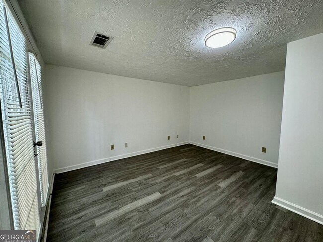 Building Photo - 3945 Peninsula Ct