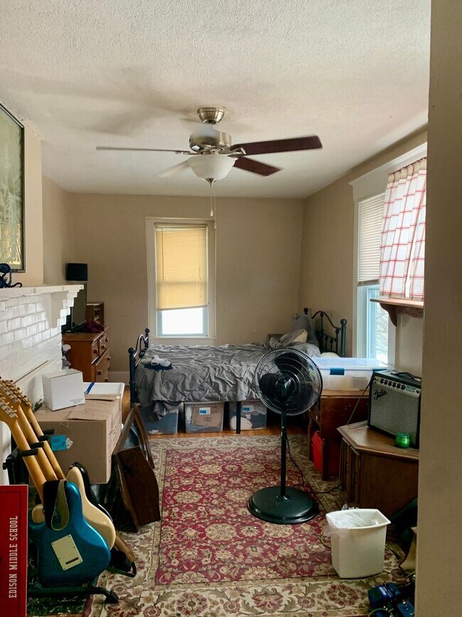 Building Photo - 714 S State St