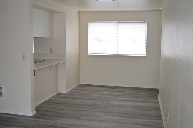 Building Photo - 929 N 105th St
