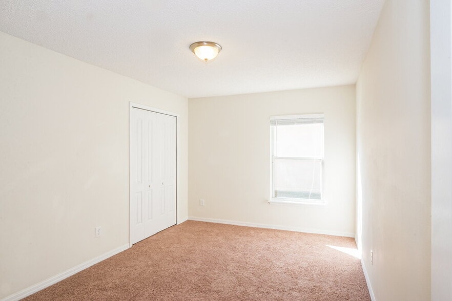 Building Photo - 11040 Apple Blossom Trail W