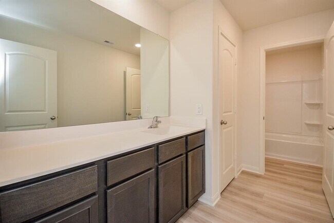 Building Photo - 545 Amberwood Pk Dr