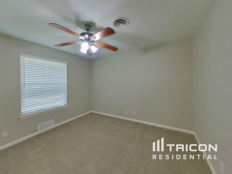 Building Photo - 3240 Springwood Ln