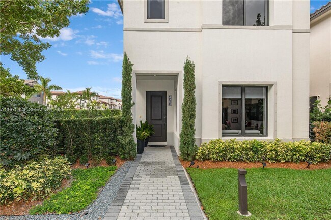 Building Photo - 4301 NW 81st Ct