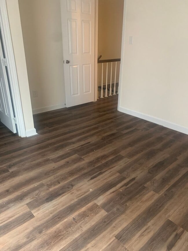 Building Photo - Great NW RALEIGH location-2 brm 2 bath ~ F...
