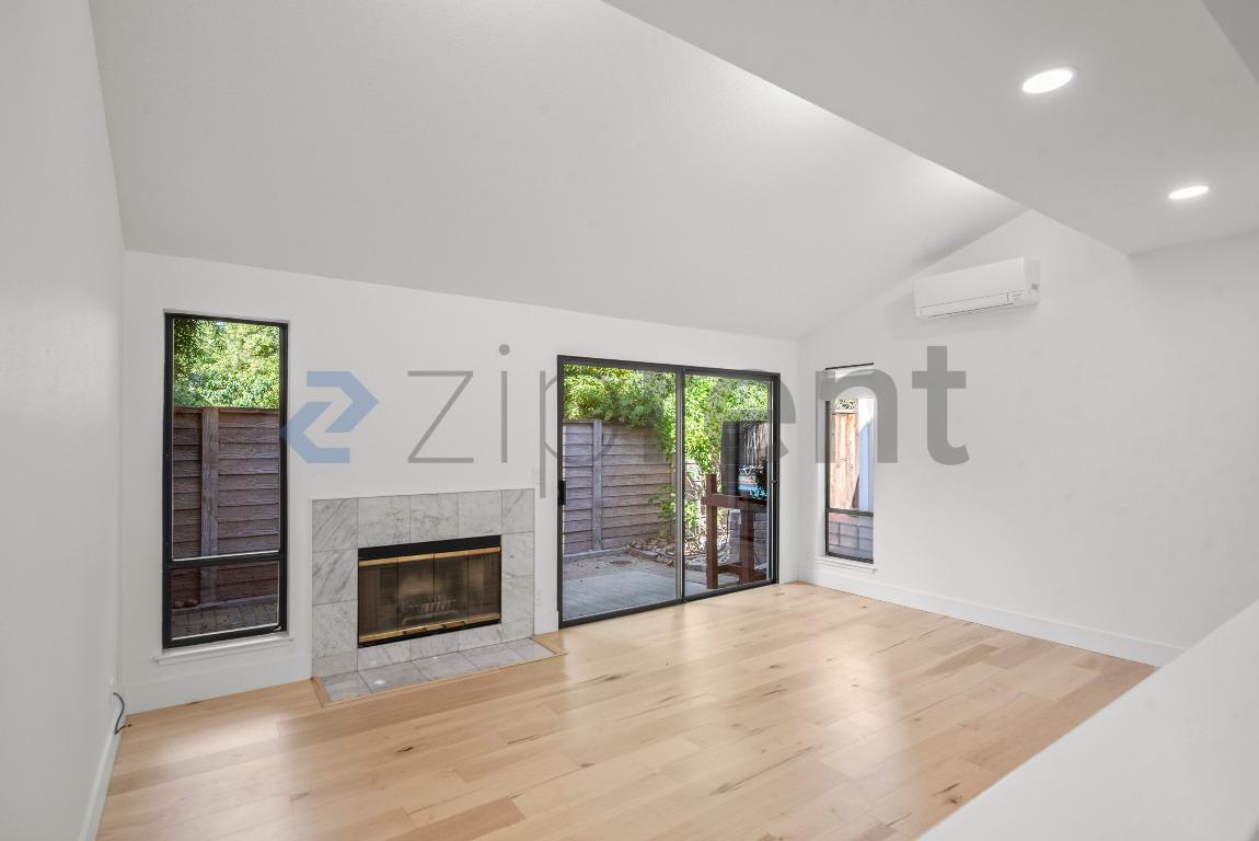 Building Photo - Unit