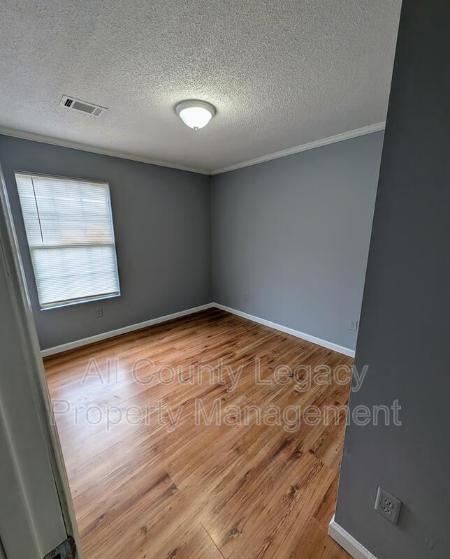 Building Photo - 4677 Lois Dr