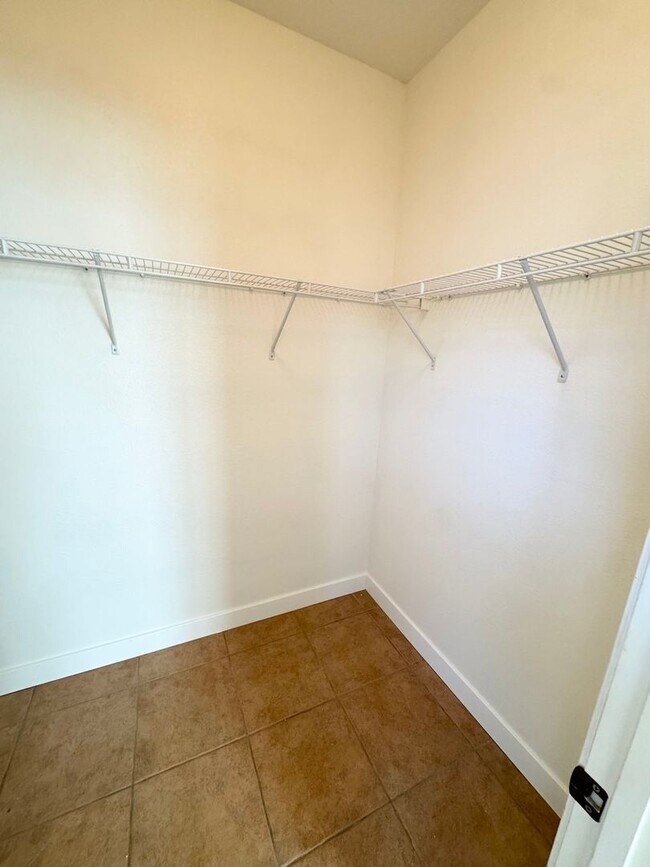 Building Photo - 4 Bedroom / 3 Bathroom Home in Elk Grove – Bedroom & Full Bath Downstairs SEE VIDEO