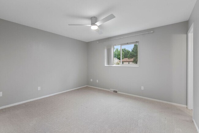 Building Photo - Students Welcome! Spacious 5 Bedroom Home in West Fort Collins