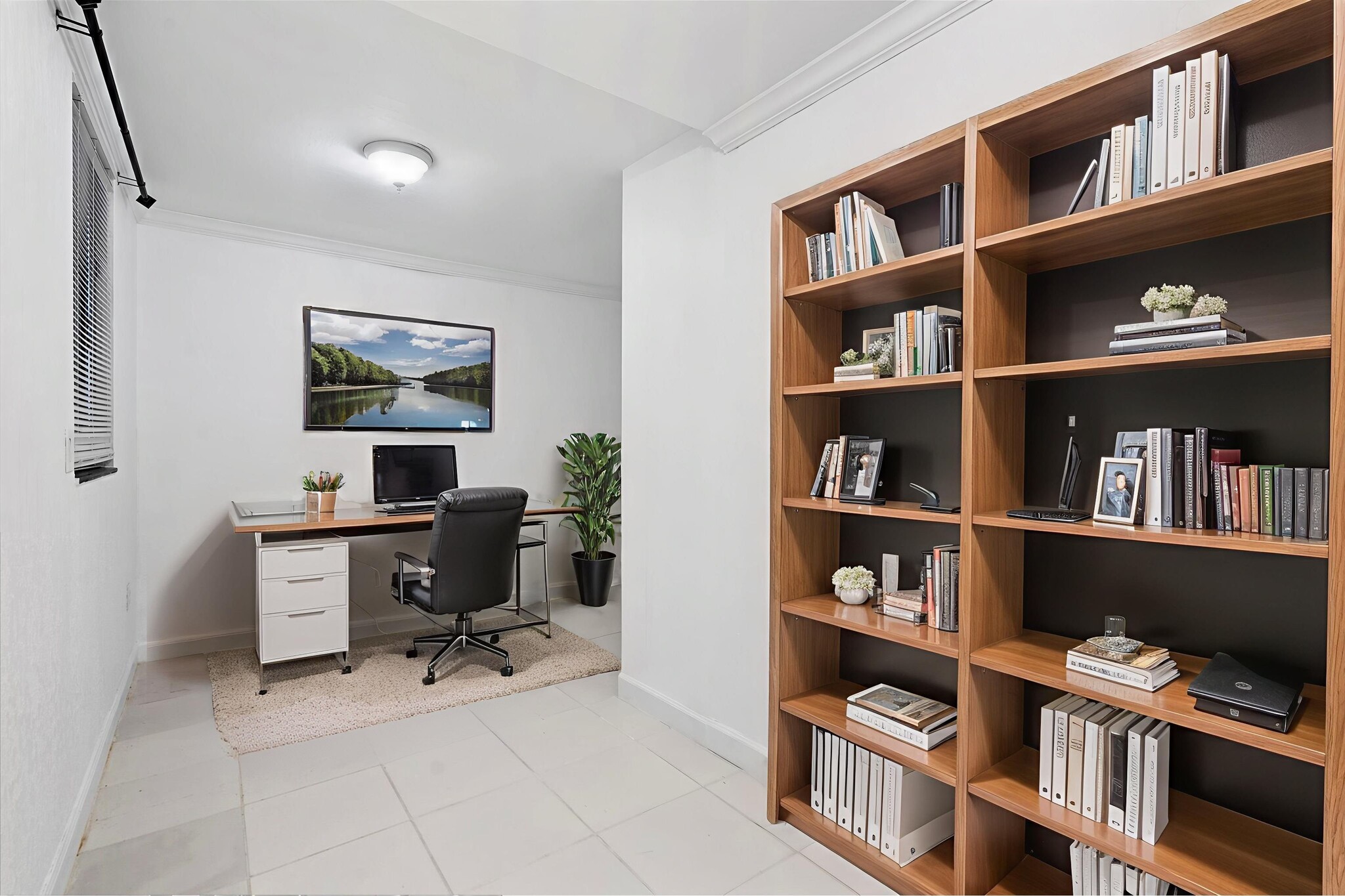 Building Photo - 934 E 22nd St