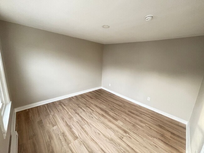 Building Photo - 20 W Union Blvd