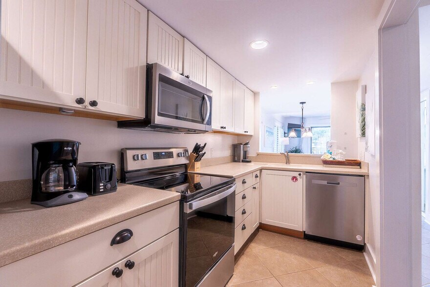 Building Photo - 85 Folly Field Rd