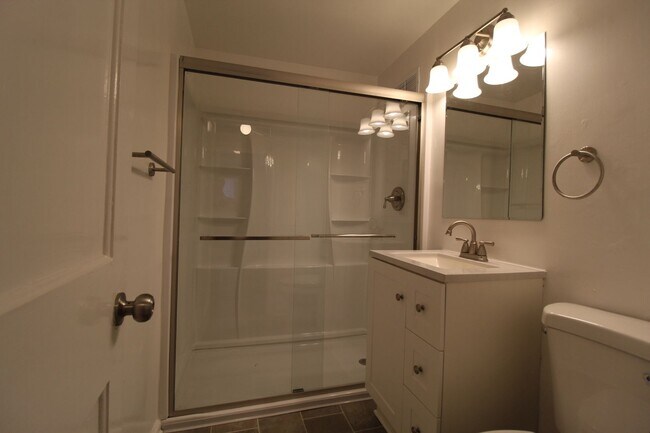 Building Photo - February FREE On This 1 Bedroom 1 Bath Duplex in Navy Hill Area in Olathe