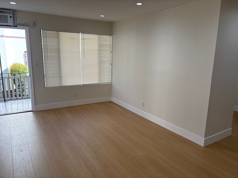 Building Photo - 1242 N New Hampshire Ave