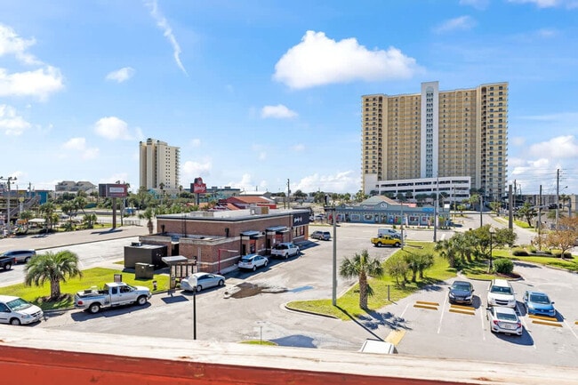 Building Photo - 8730 Thomas Dr