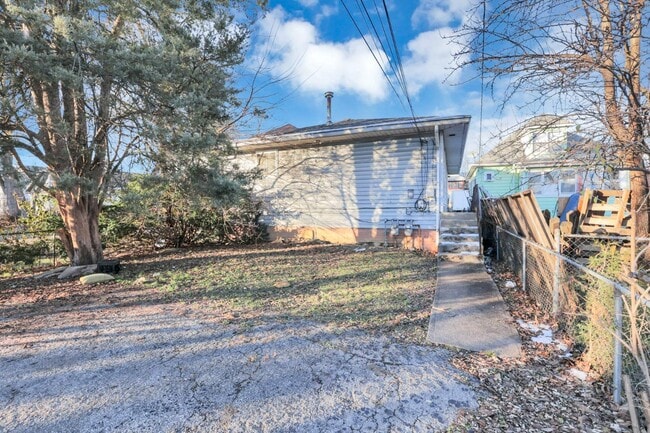 Building Photo - 1699 E Weber Rd