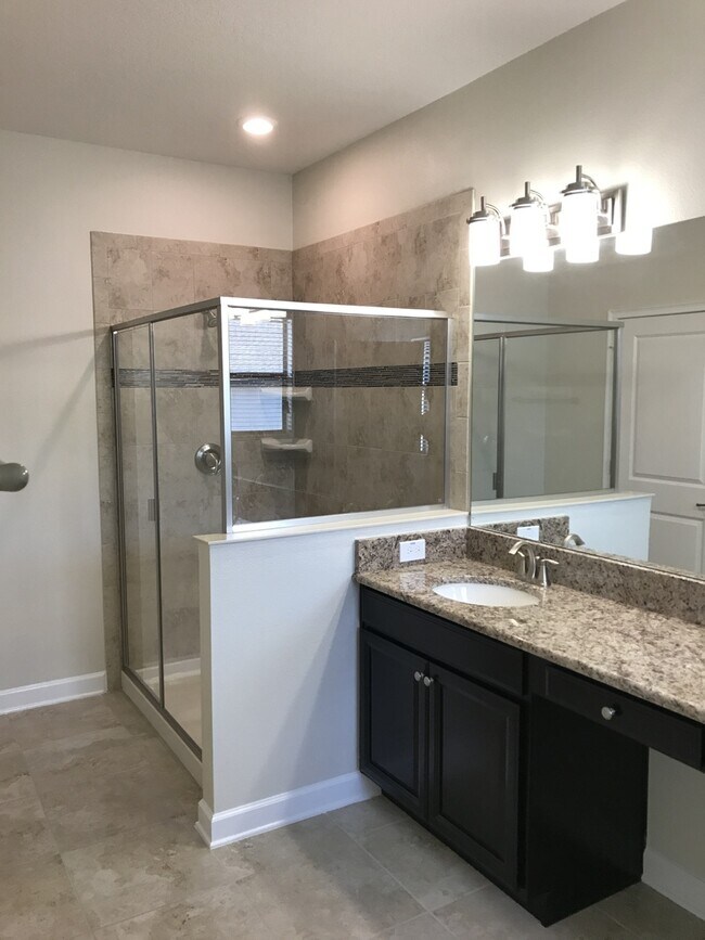 Building Photo - 3/2 Plus Den Located in Summerlake $2895