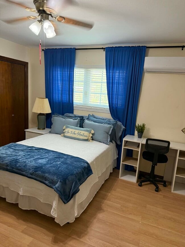 Building Photo - 3110 Jacaranda Dr