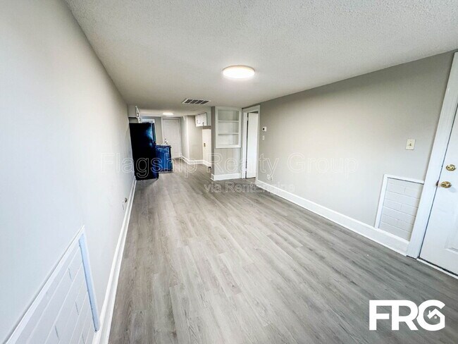 Building Photo - 600 Howell St