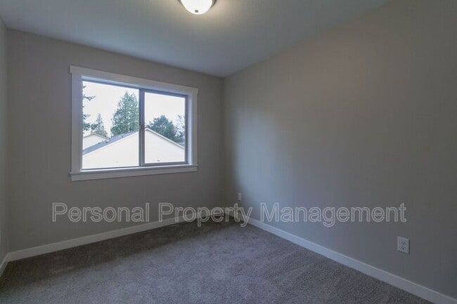 Building Photo - 6011 NE 105th Ave