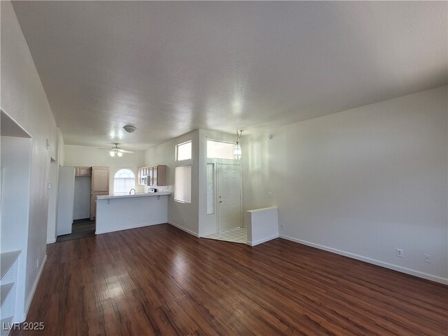 Building Photo - 3125 N Buffalo Dr