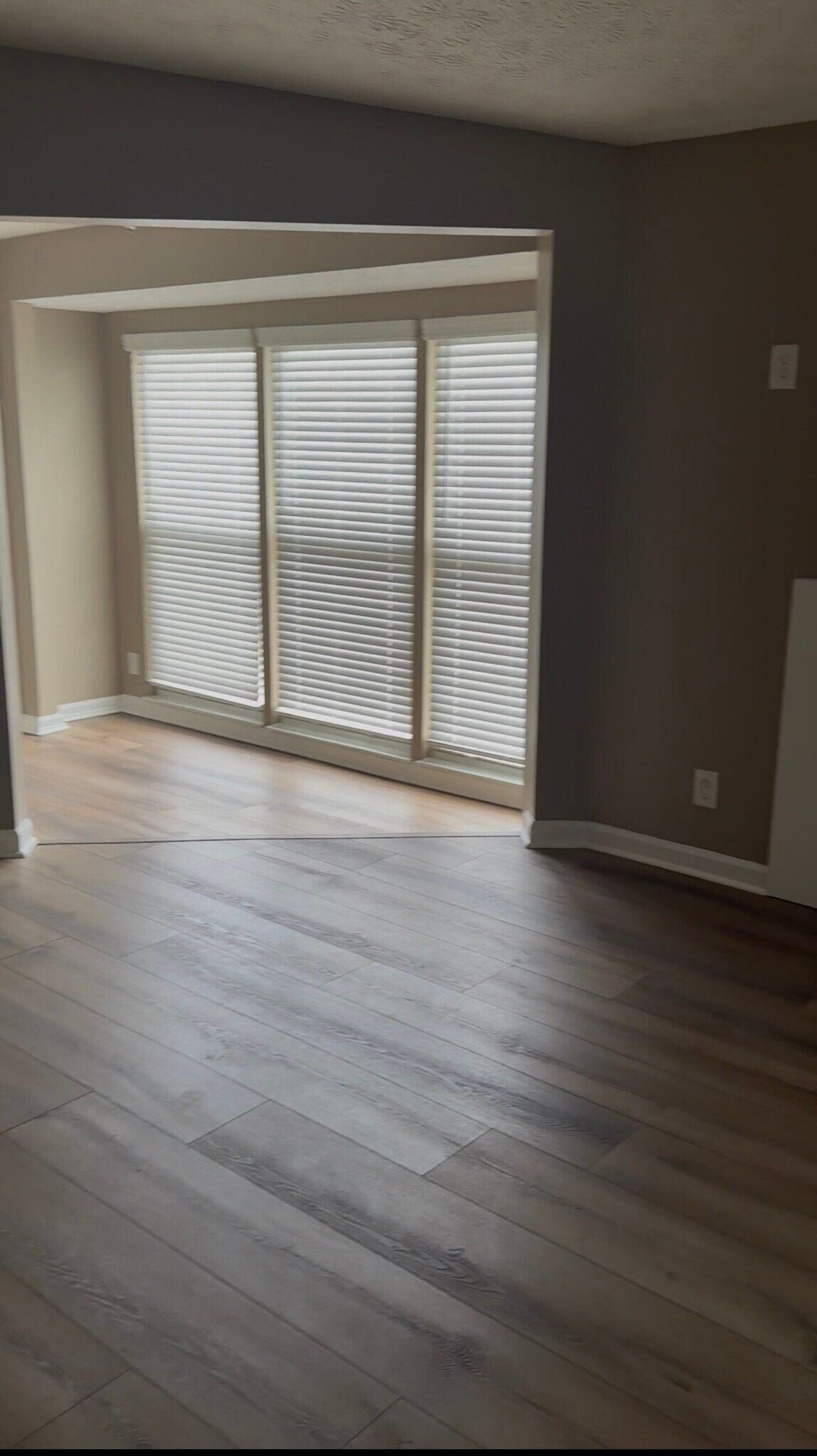 Building Photo - 4293 Parkview Ct