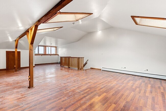 Building Photo - 100-102 Main St