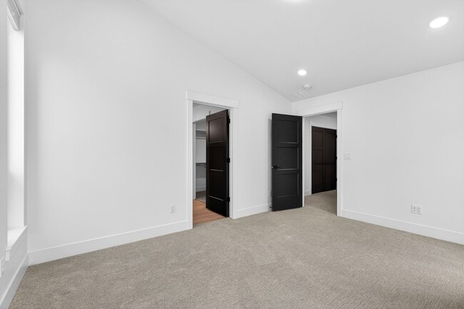 Building Photo - BRAND NEW TOWNHOME IN REXBURG WITH GARAGE