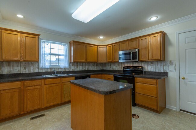 Building Photo - 59 Stork Ln