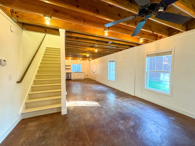 Building Photo - 428 Winston St