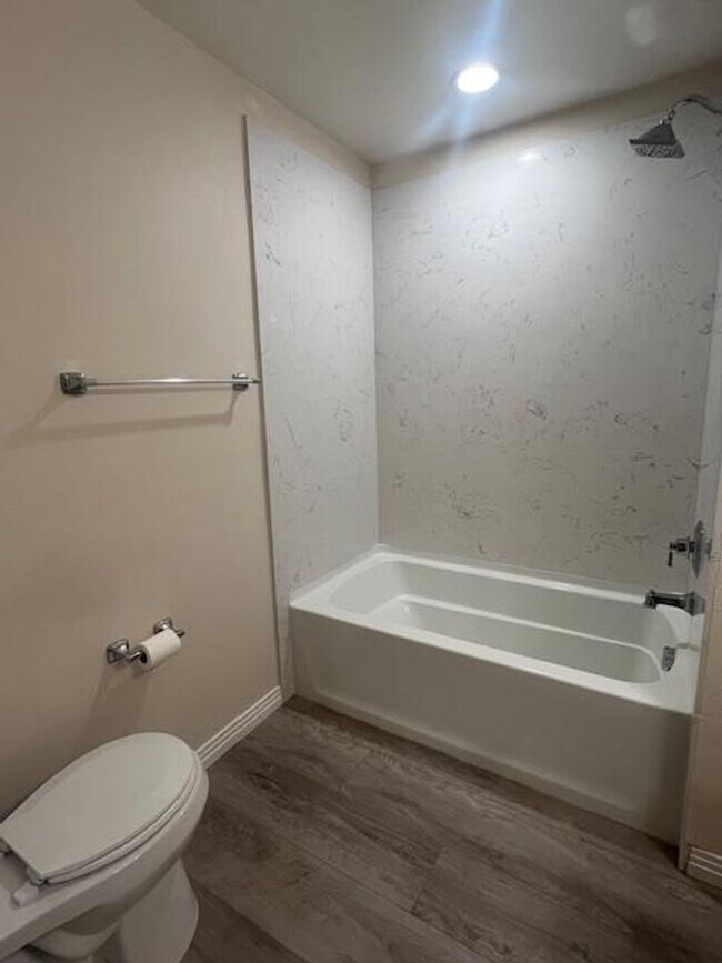 Building Photo - 4905-4907 Douvan Court