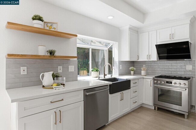 Building Photo - 601 Ambience Way