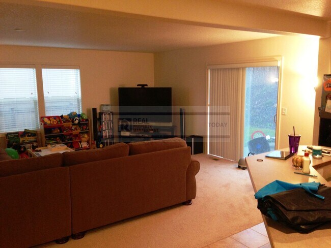 Building Photo - Beautiful 4 Bedroom Home Perfect for Enter...