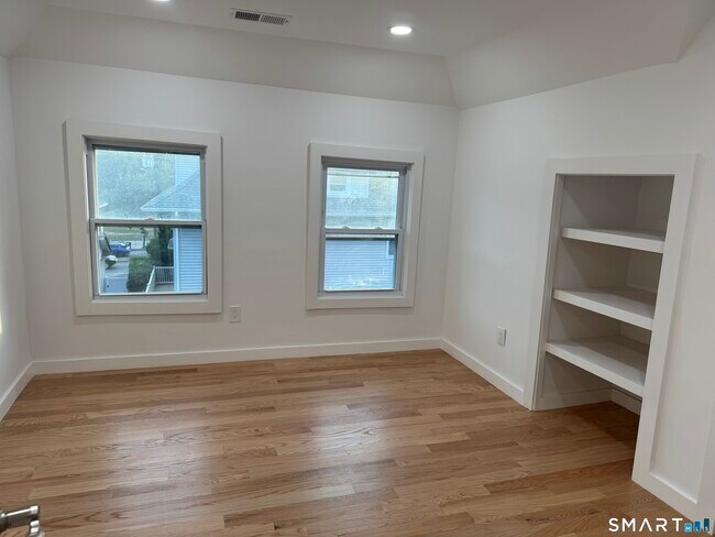 Building Photo - 263 Hawley Ave