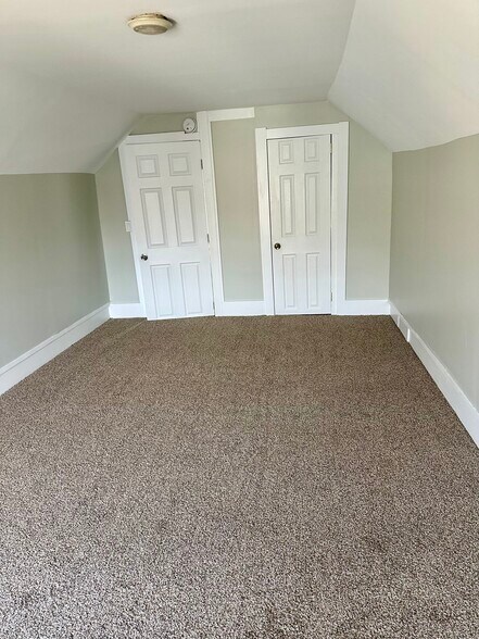 Building Photo - 39 N Spring St