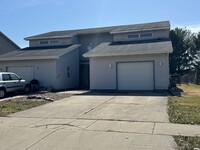 Building Photo - Modern Comfort: 3 Bed, 2 Bath Home with Fi...