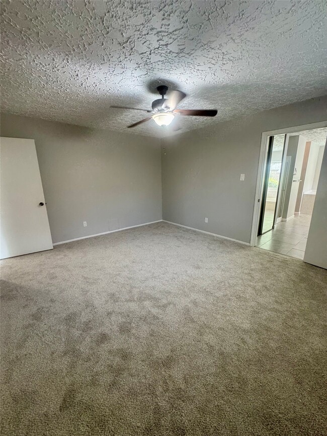Building Photo - 15702 Roxton Ridge Dr